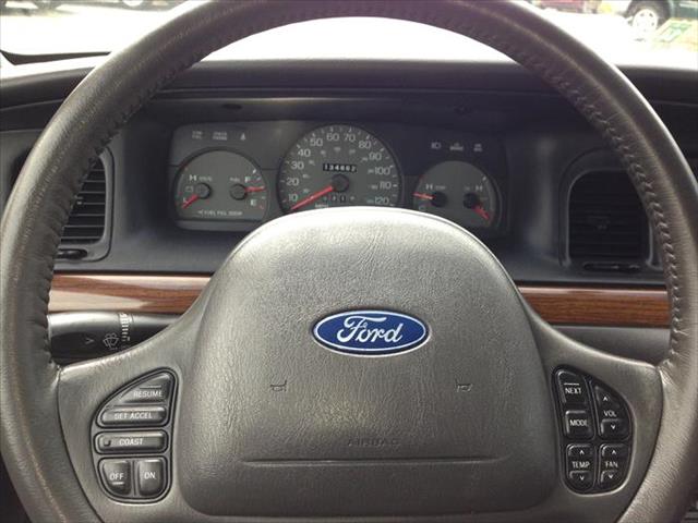 2002 Ford Crown Victoria Sport Utility 4WD