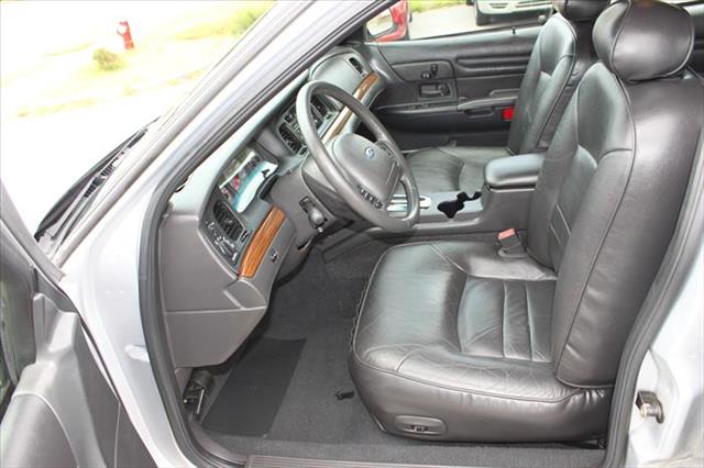 2002 Ford Crown Victoria Sport Utility 4WD