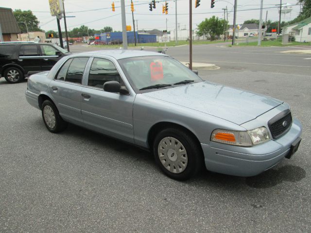 2003 Ford Crown Victoria Luxury
