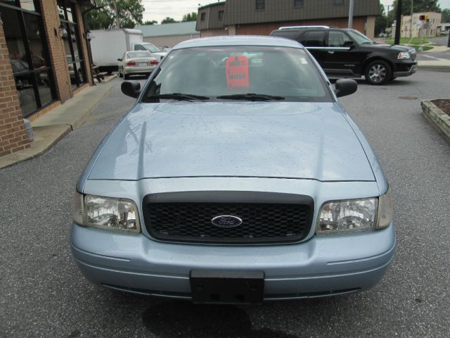 2003 Ford Crown Victoria Luxury