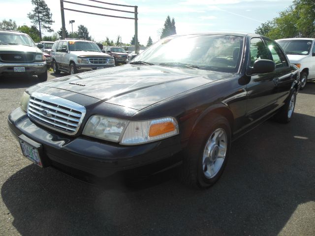 2003 Ford Crown Victoria Luxury