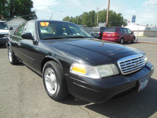 2003 Ford Crown Victoria Luxury