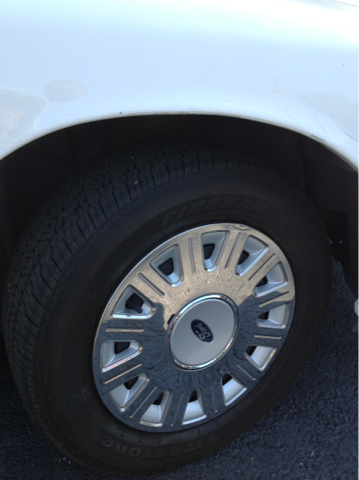 2003 Ford Crown Victoria Luxury