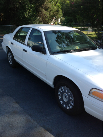 2003 Ford Crown Victoria Luxury