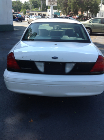 2003 Ford Crown Victoria Luxury