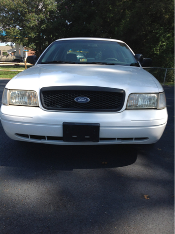 2003 Ford Crown Victoria Luxury