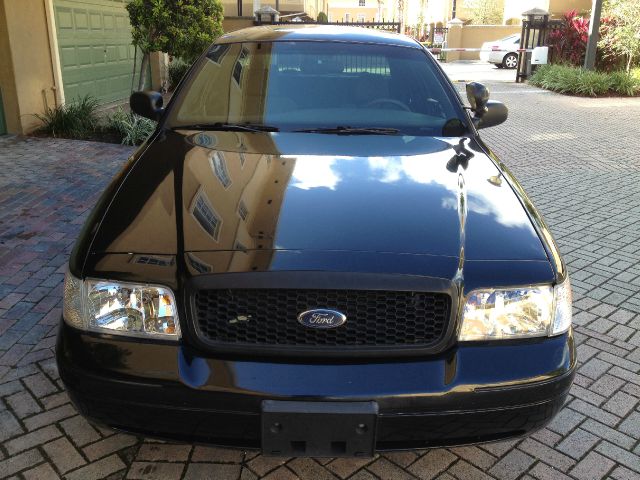 2003 Ford Crown Victoria Luxury