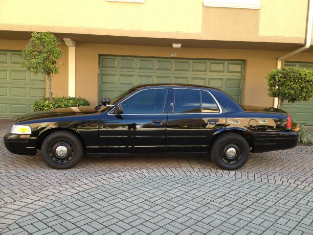 2003 Ford Crown Victoria Luxury
