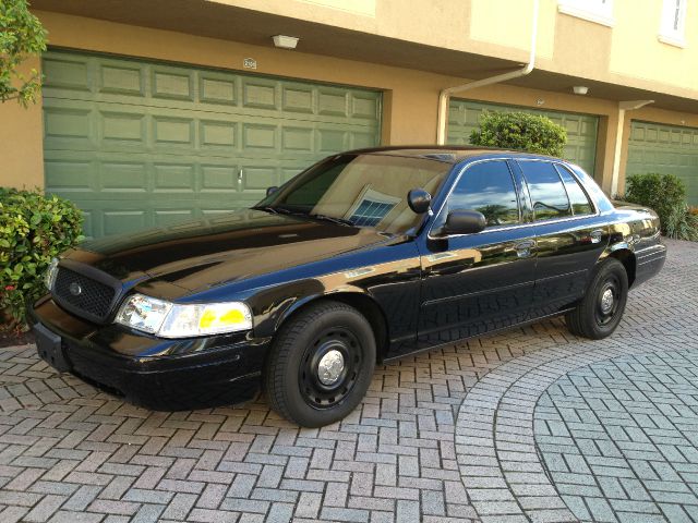 2003 Ford Crown Victoria Luxury