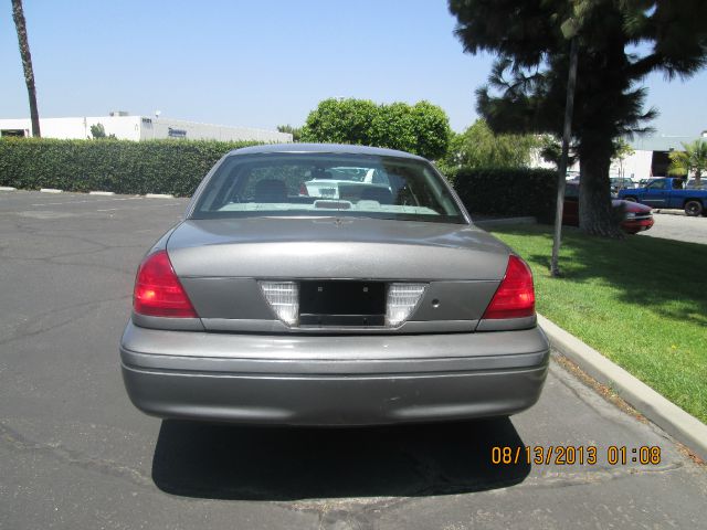 2003 Ford Crown Victoria Luxury