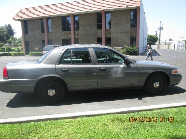 2003 Ford Crown Victoria Luxury