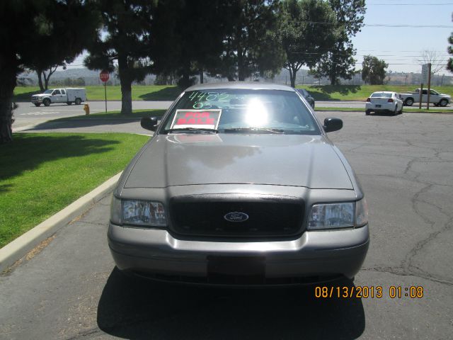 2003 Ford Crown Victoria Luxury