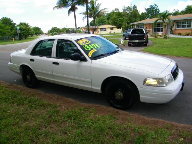2003 Ford Crown Victoria Luxury