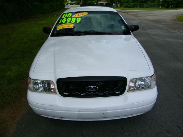 2003 Ford Crown Victoria Luxury