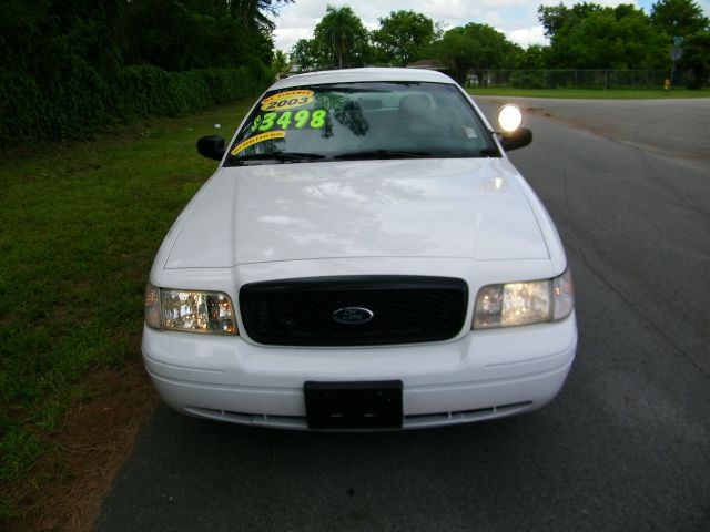 2003 Ford Crown Victoria Luxury