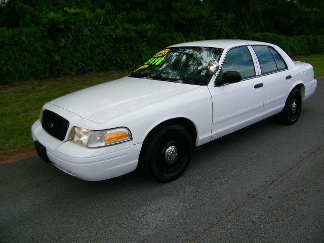 2003 Ford Crown Victoria Luxury