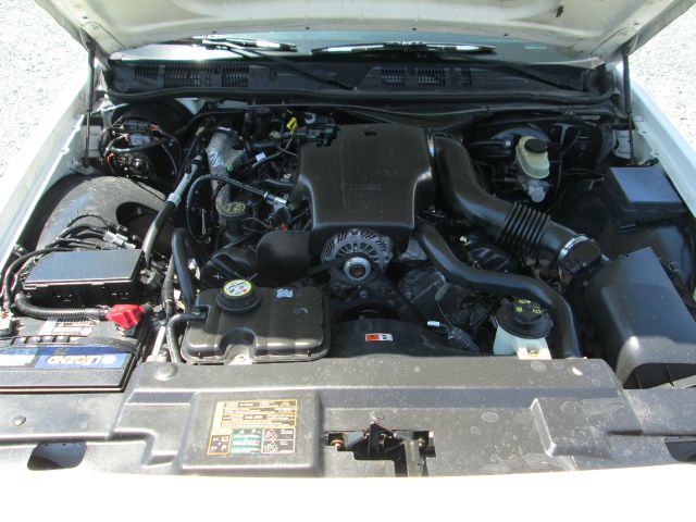 2003 Ford Crown Victoria Luxury