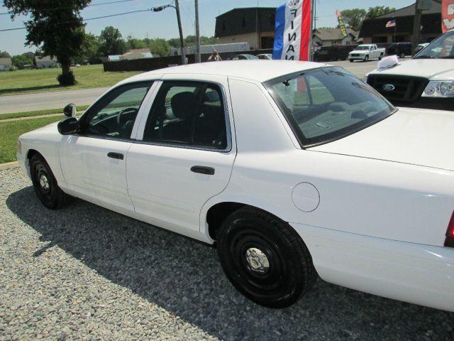 2003 Ford Crown Victoria Luxury