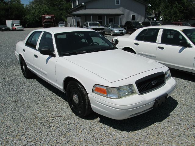 2003 Ford Crown Victoria Luxury