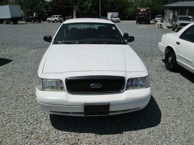 2003 Ford Crown Victoria Luxury