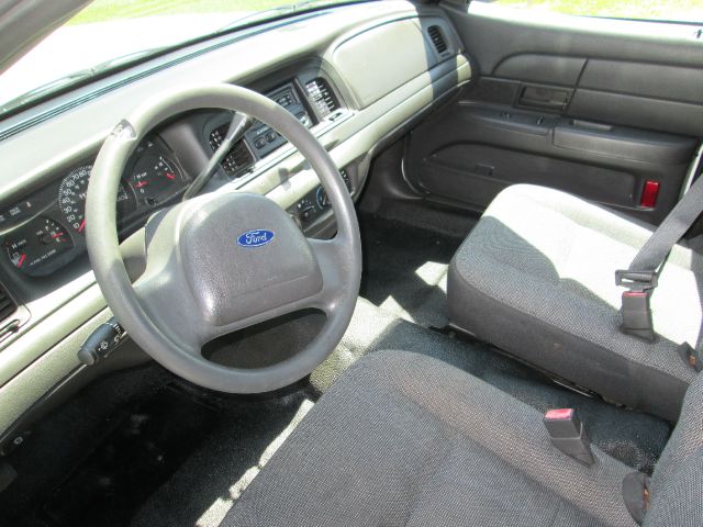 2003 Ford Crown Victoria Luxury