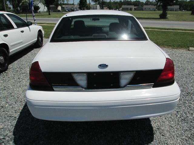 2003 Ford Crown Victoria Luxury
