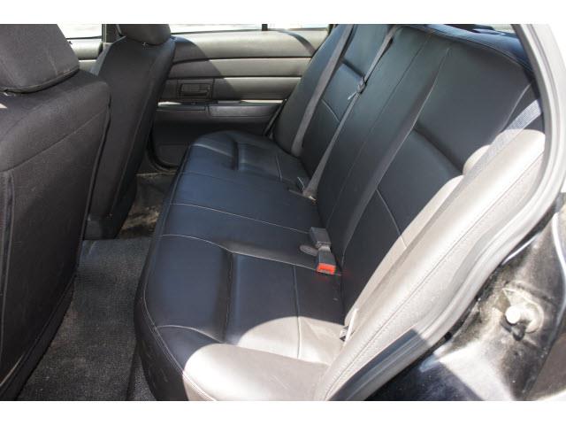 2003 Ford Crown Victoria Luxury