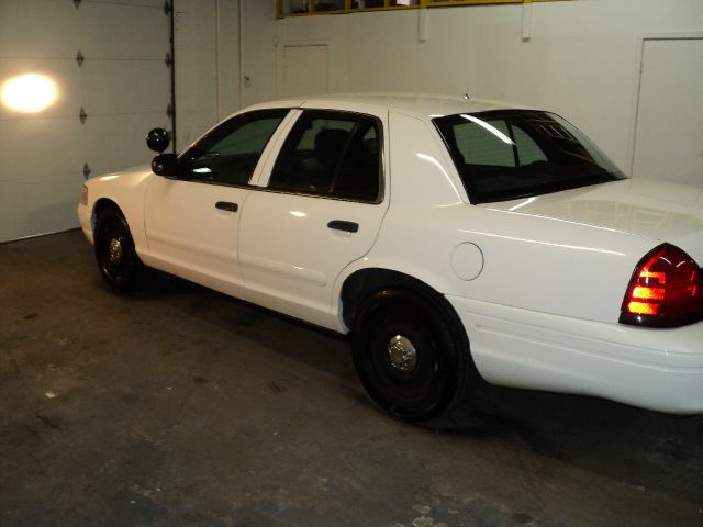 2003 Ford Crown Victoria Luxury