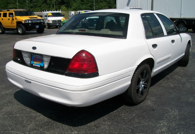 2004 Ford Crown Victoria Luxury