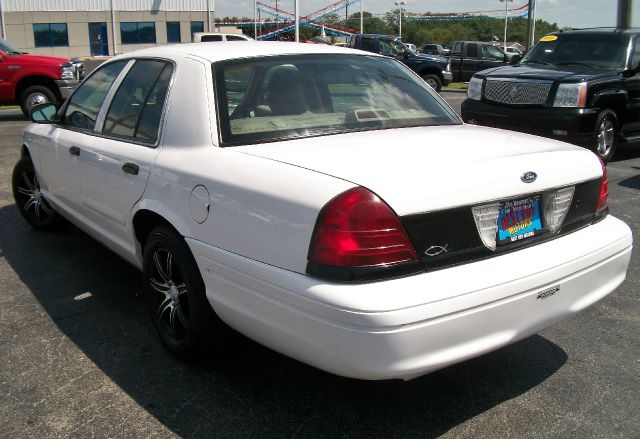 2004 Ford Crown Victoria Luxury