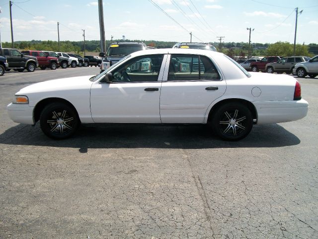 2004 Ford Crown Victoria Luxury