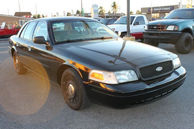 2004 Ford Crown Victoria Luxury