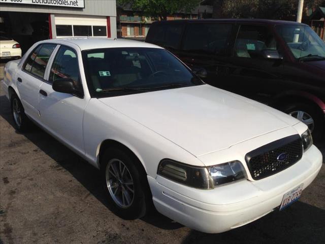 2004 Ford Crown Victoria Luxury