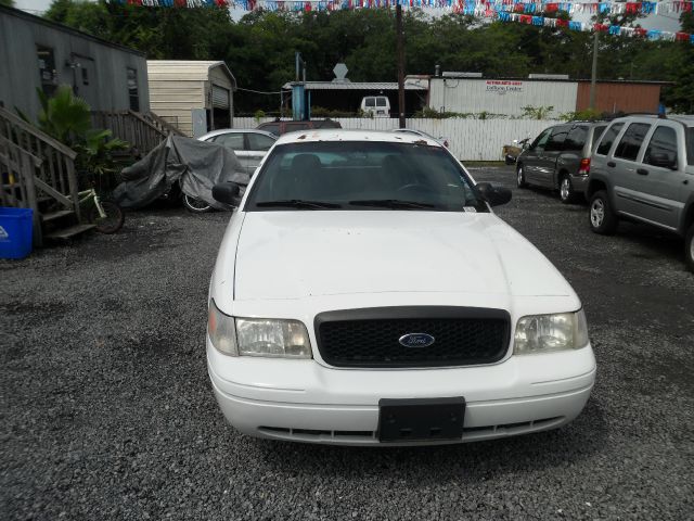 2004 Ford Crown Victoria Luxury