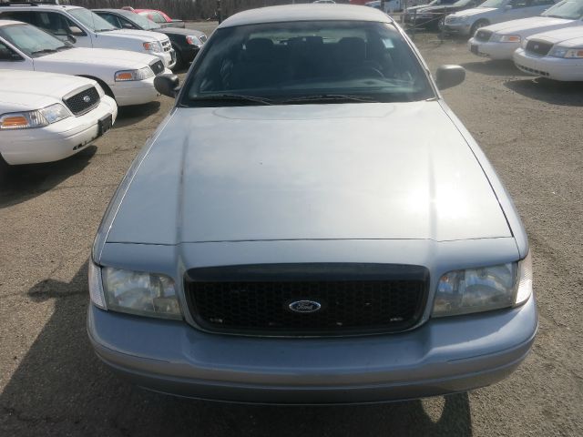 2005 Ford Crown Victoria Luxury