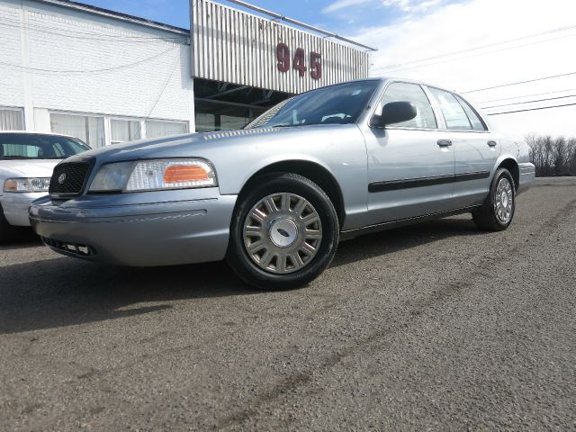 2005 Ford Crown Victoria Luxury