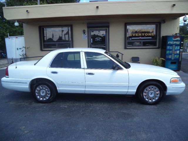 2005 Ford Crown Victoria AWD T