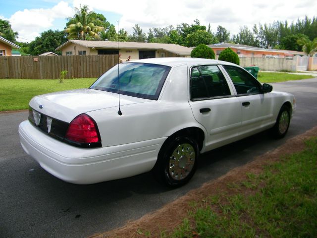 2005 Ford Crown Victoria Luxury