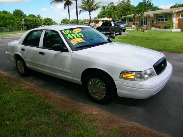 2005 Ford Crown Victoria Luxury