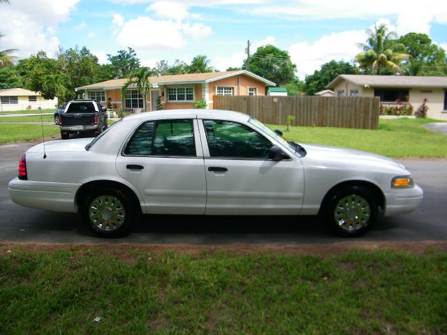 2005 Ford Crown Victoria Luxury