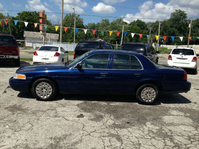 2005 Ford Crown Victoria Luxury