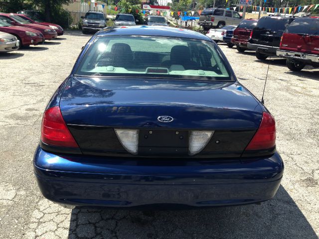 2005 Ford Crown Victoria Luxury