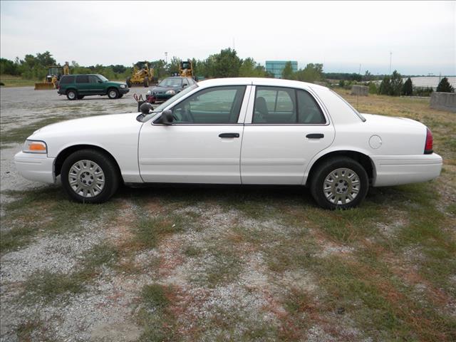 2005 Ford Crown Victoria Luxury