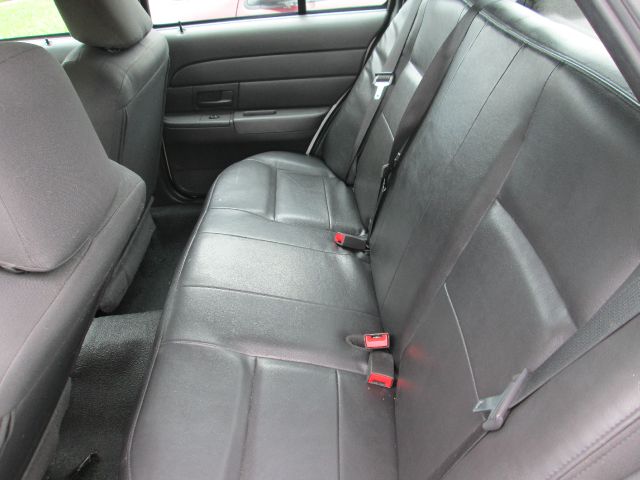 2005 Ford Crown Victoria Luxury