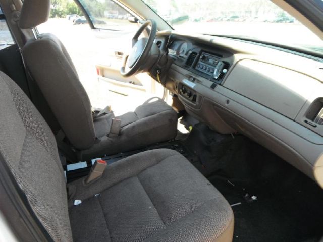 2005 Ford Crown Victoria Luxury