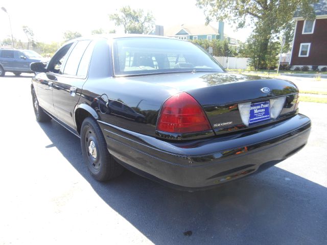 2005 Ford Crown Victoria Luxury