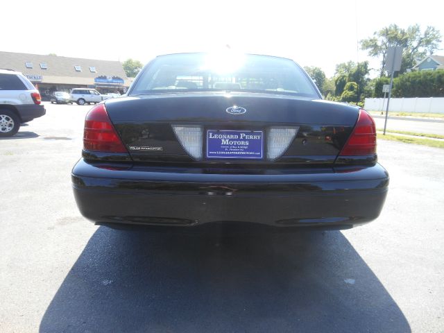 2005 Ford Crown Victoria Luxury