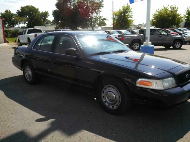 2005 Ford Crown Victoria Base