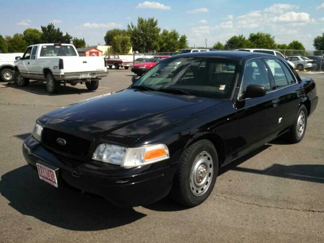 2005 Ford Crown Victoria Base
