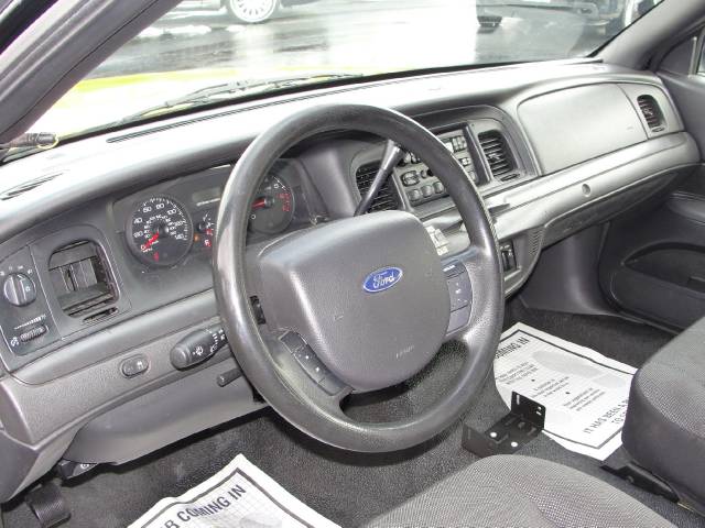 2006 Ford Crown Victoria Luxury